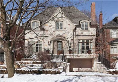 This home was built in 2021 and last sold on 2023-01-04 for $2,789,000. . Delavan ave